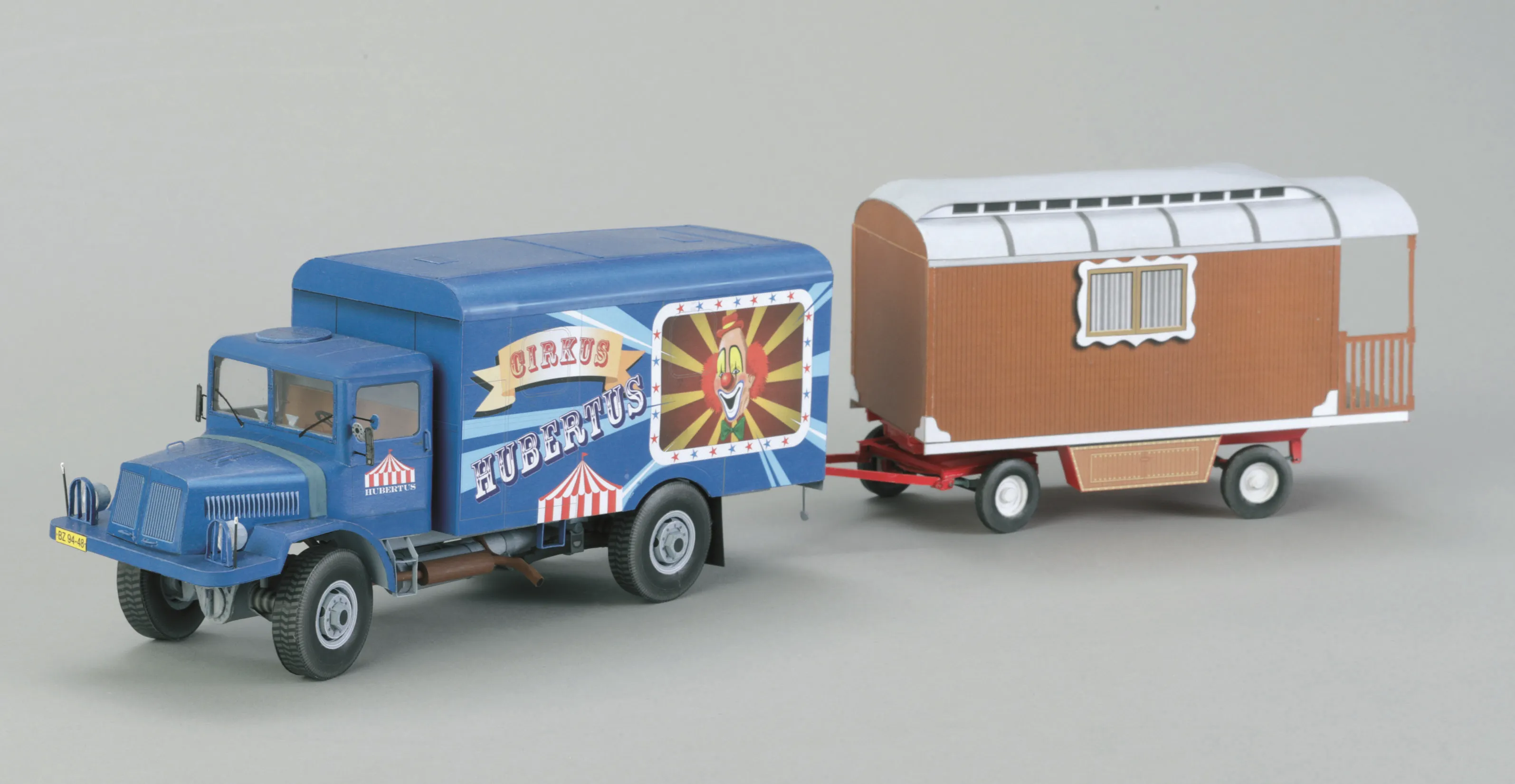 Tatra 128 s cirkusovou maringotkou